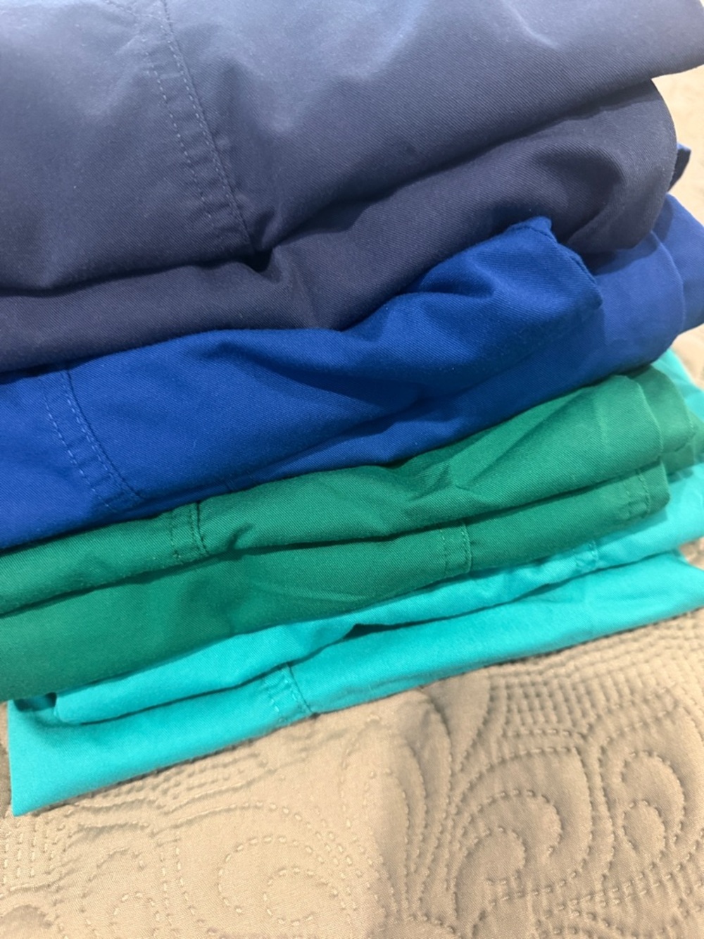 Cherokee workwear! 4 sets of scrubs( cute colors)!!